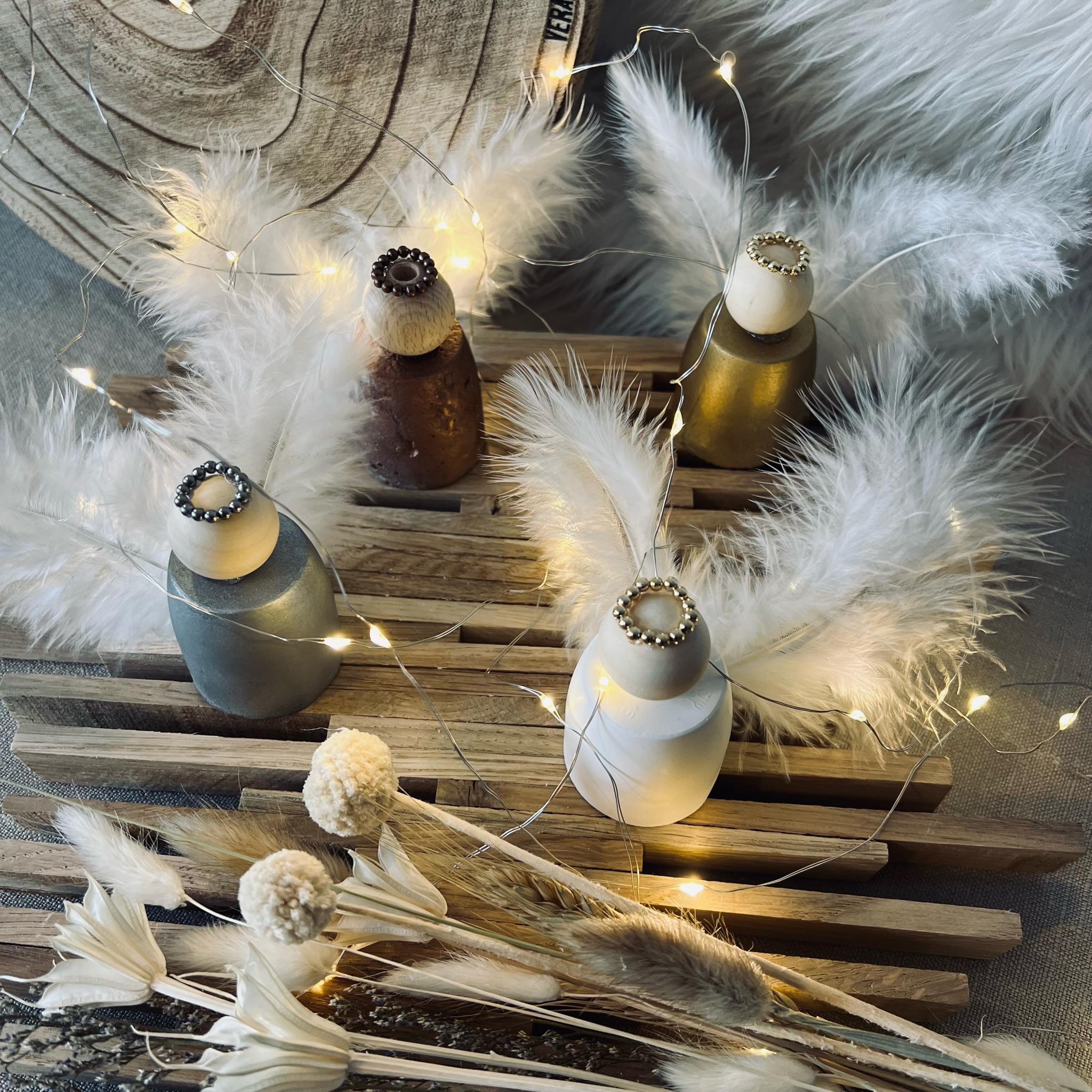 Weihnachtsengel aus Gips oder Beton